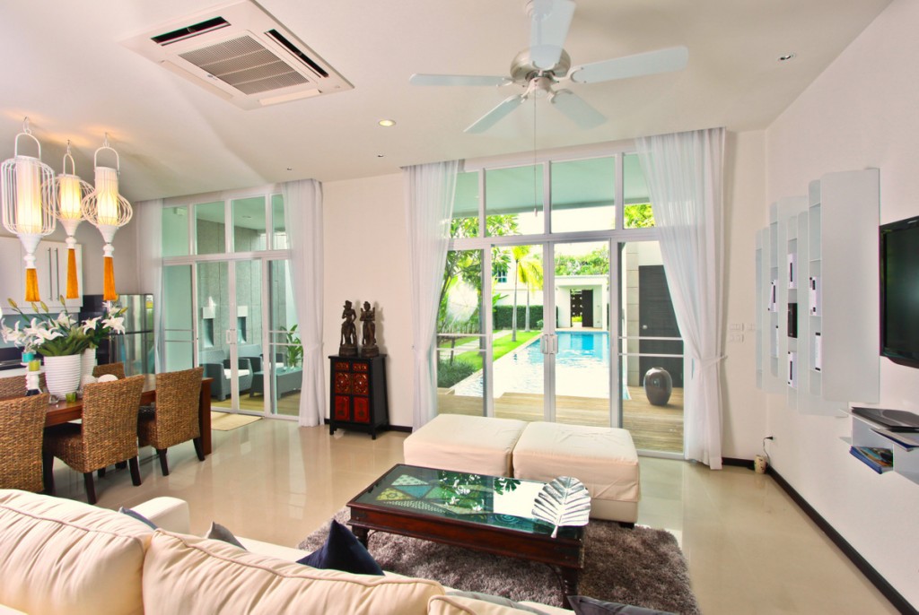 4 bedroom minimal pool villa in Bangtao