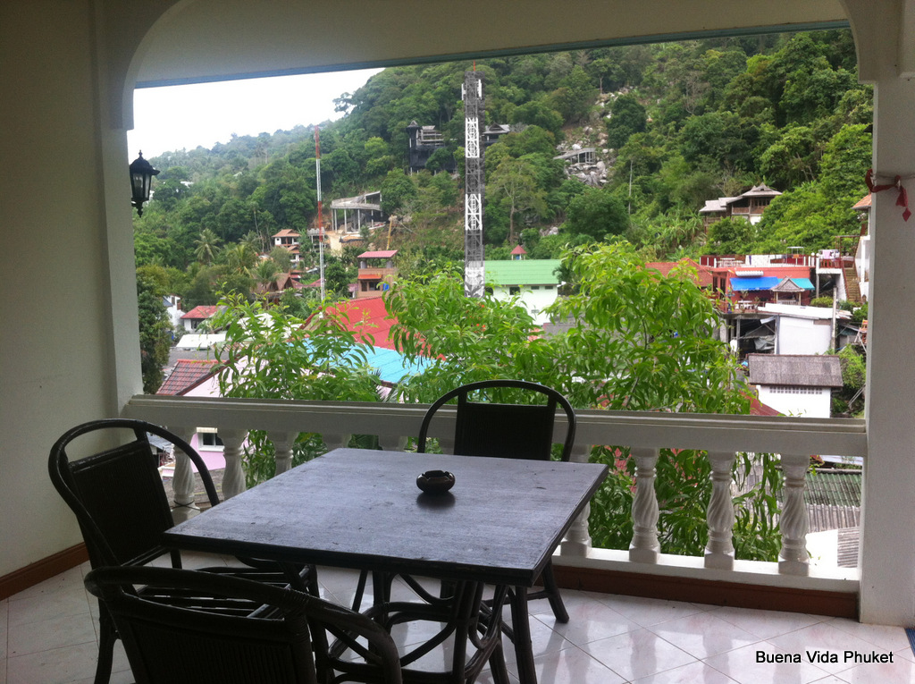 2 Bedroom House On Kata Hill with mountain view.