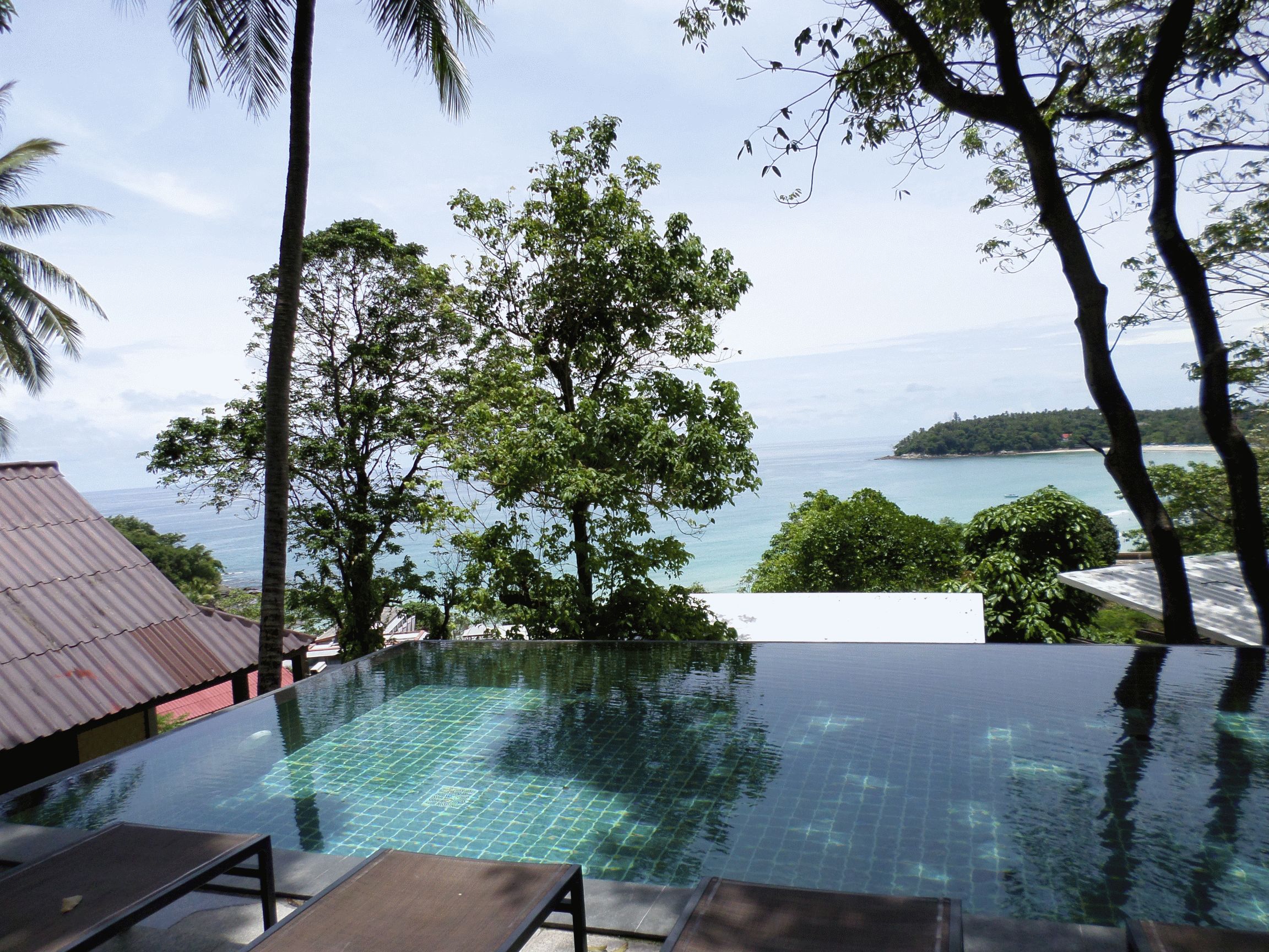 2 bedroom bungalow with stunning sea view 50m from Kata beach.
