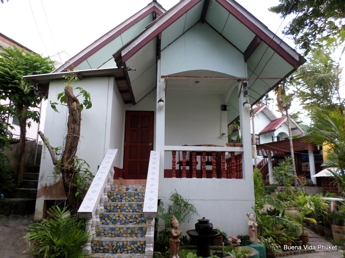 1 bedroom house 50 meters from Kata beach