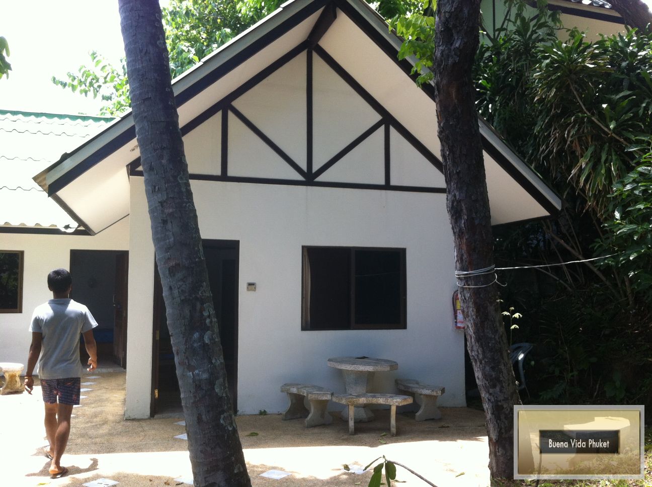 1 bedroom bungalow 50 meters from Kata beach ( Double bed )