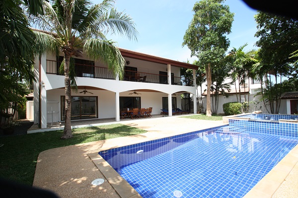 3 bedroom pool villa in Rawai