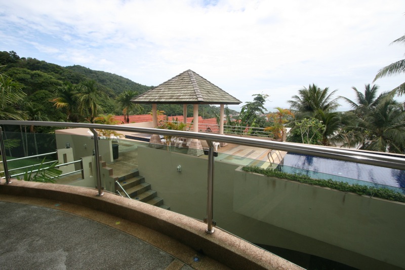3 bedroom apartment in Kata hill overlooking the sea