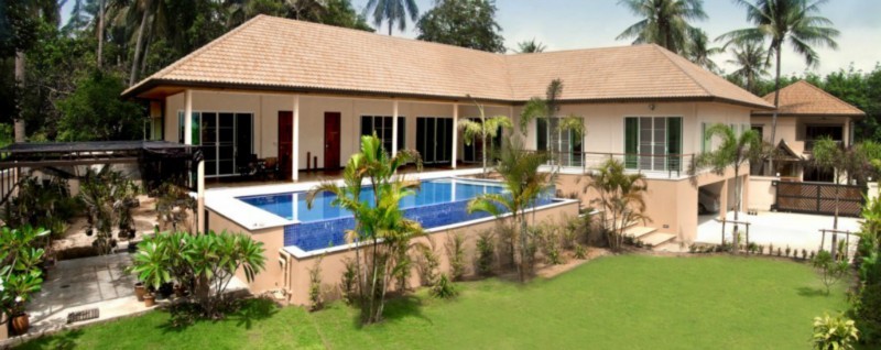 4 bedroom villa in Rawai inside big tropical garden