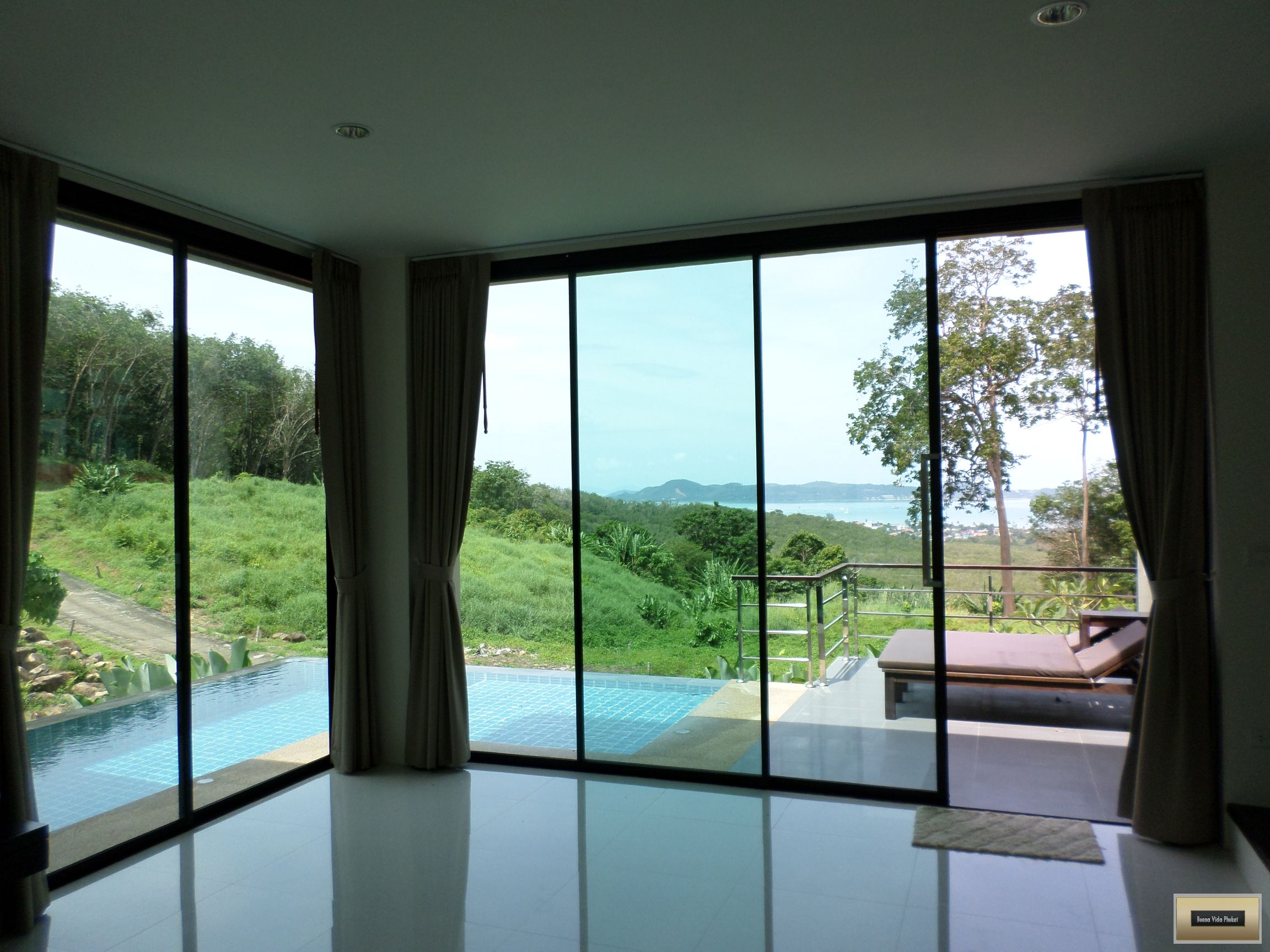2 bedroom villa with seaview in Nai harn