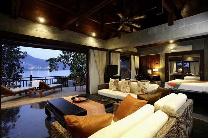 6 bedroom oceanfront view villa in Kamala