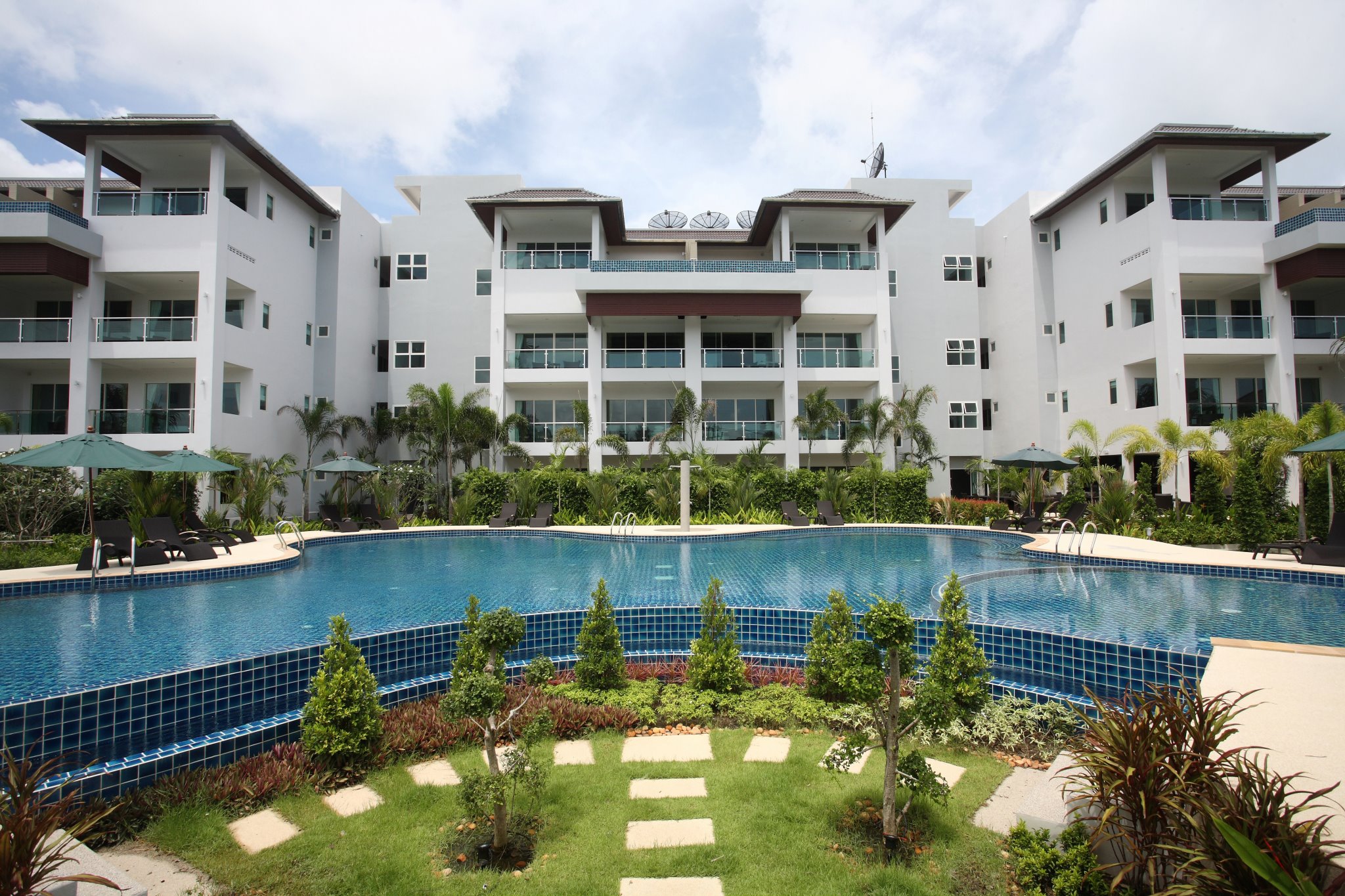 1 bedroom apartment inside pool complex in Bangtao