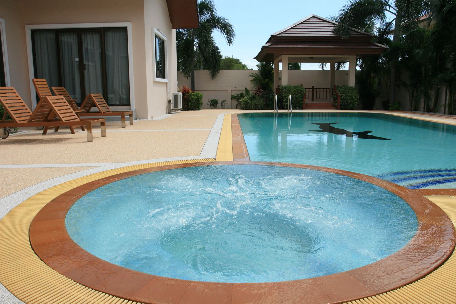 3 bedroom spacious pool villa in Chalong