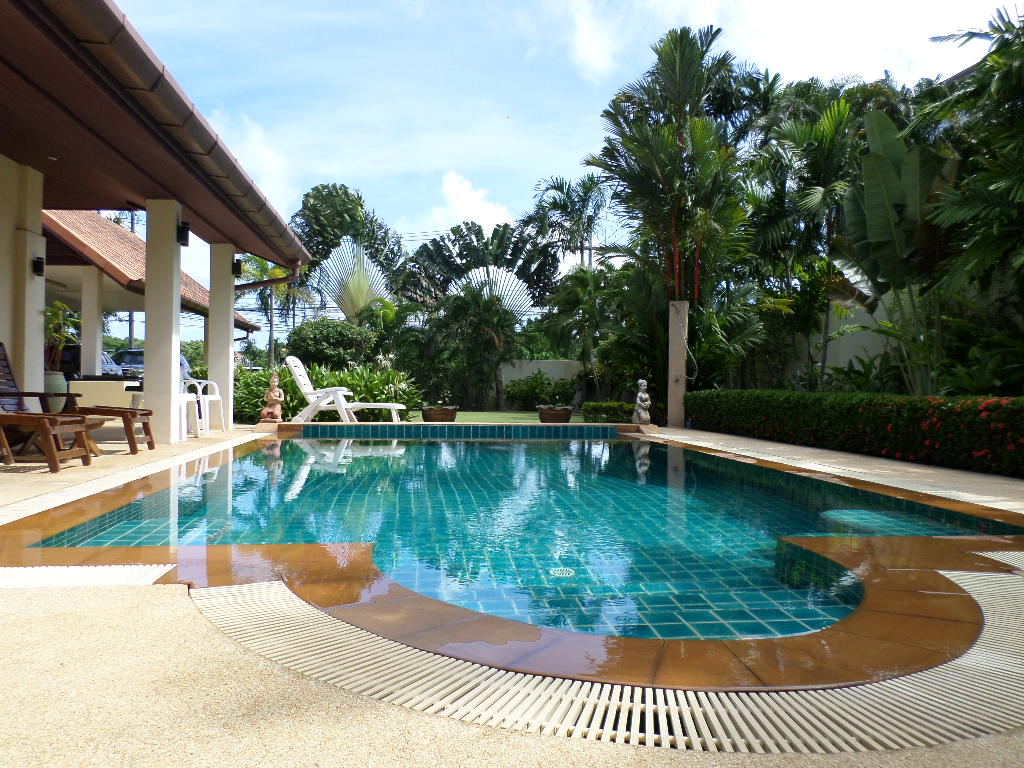 3 bedroom spacious villa in Nai Harn