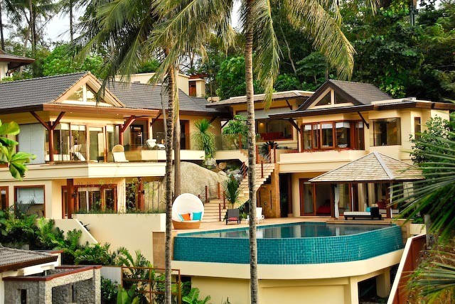 4 bedroom beachfront villa in Kata