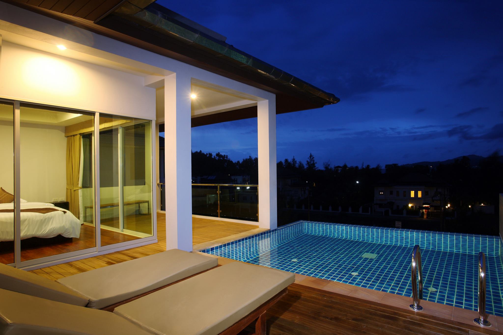3 bedroom pool penthouse 300 m. from Bangtao beach