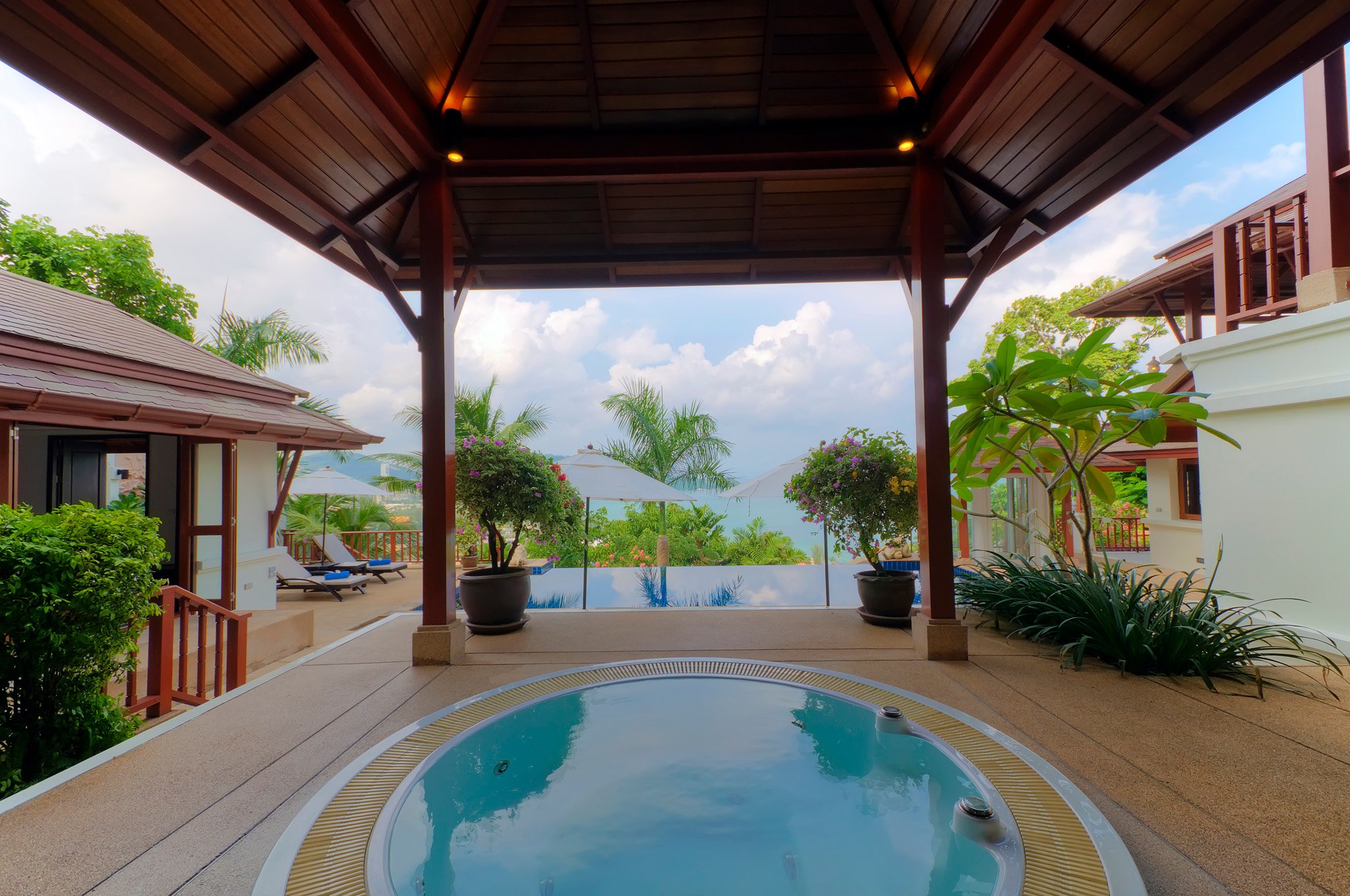 4 bedroom elegant seaview pool villa in Patong