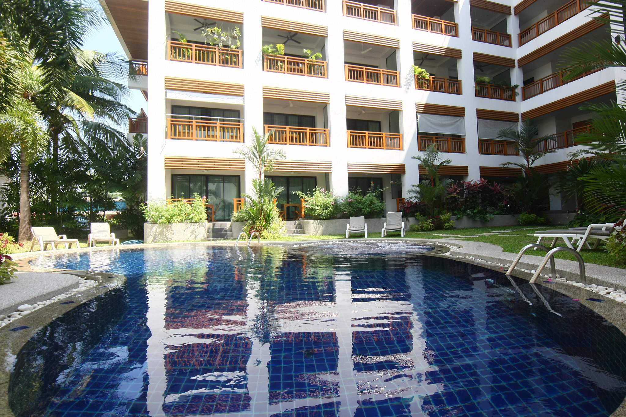 1 bedroom studio walking distance to Surin beach