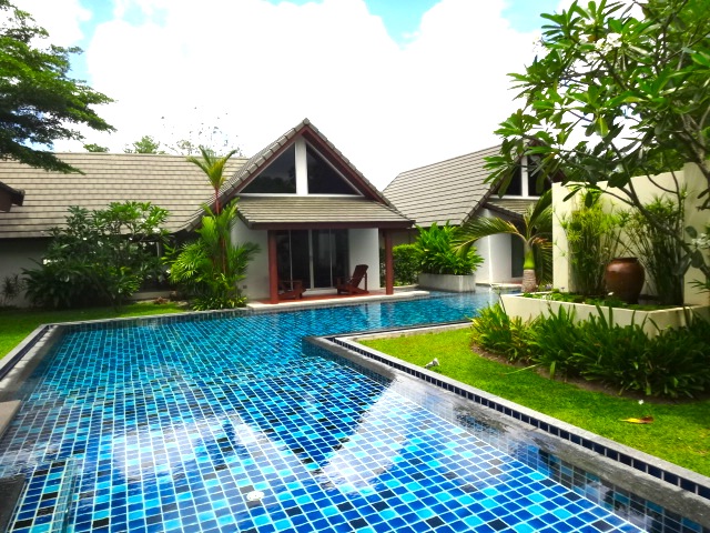 Tropical complex of 4 x 2 bedroom villas in Chalong