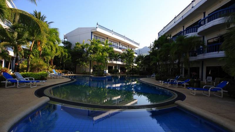 2 bedroom apartment walking distance to Kamala beach