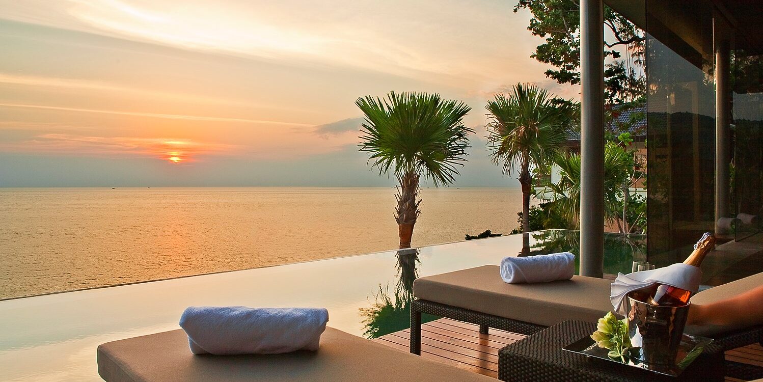 1 bedroom stylish beachfront villa in Kata