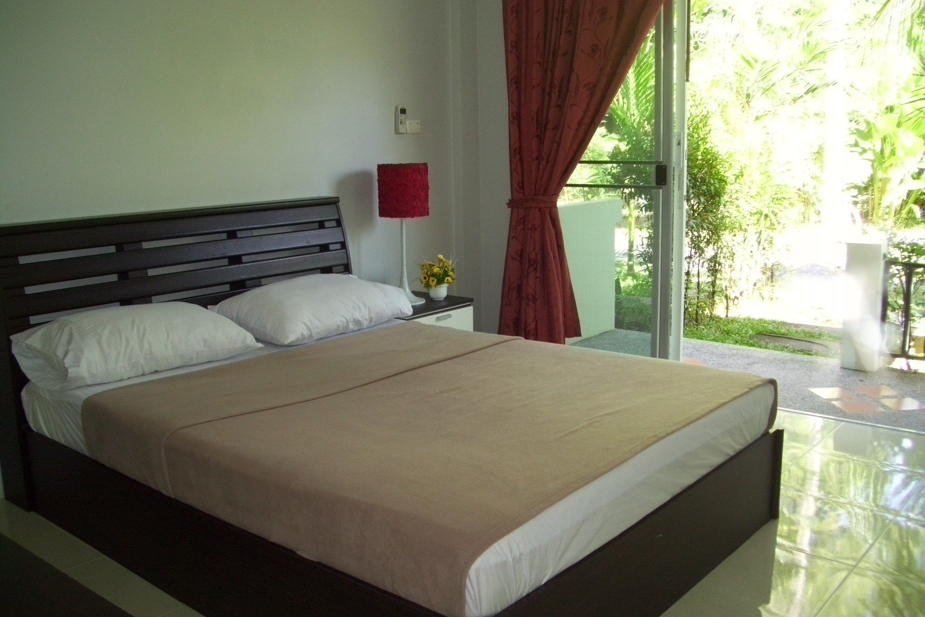 1 bedroom budget apartment in Nai Harn