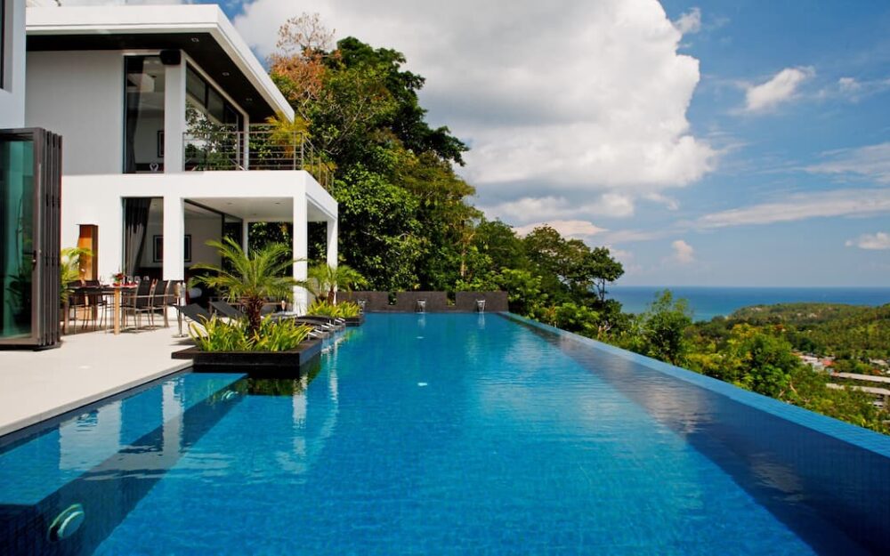 8 bedroom villa with stunning views of Surin beach