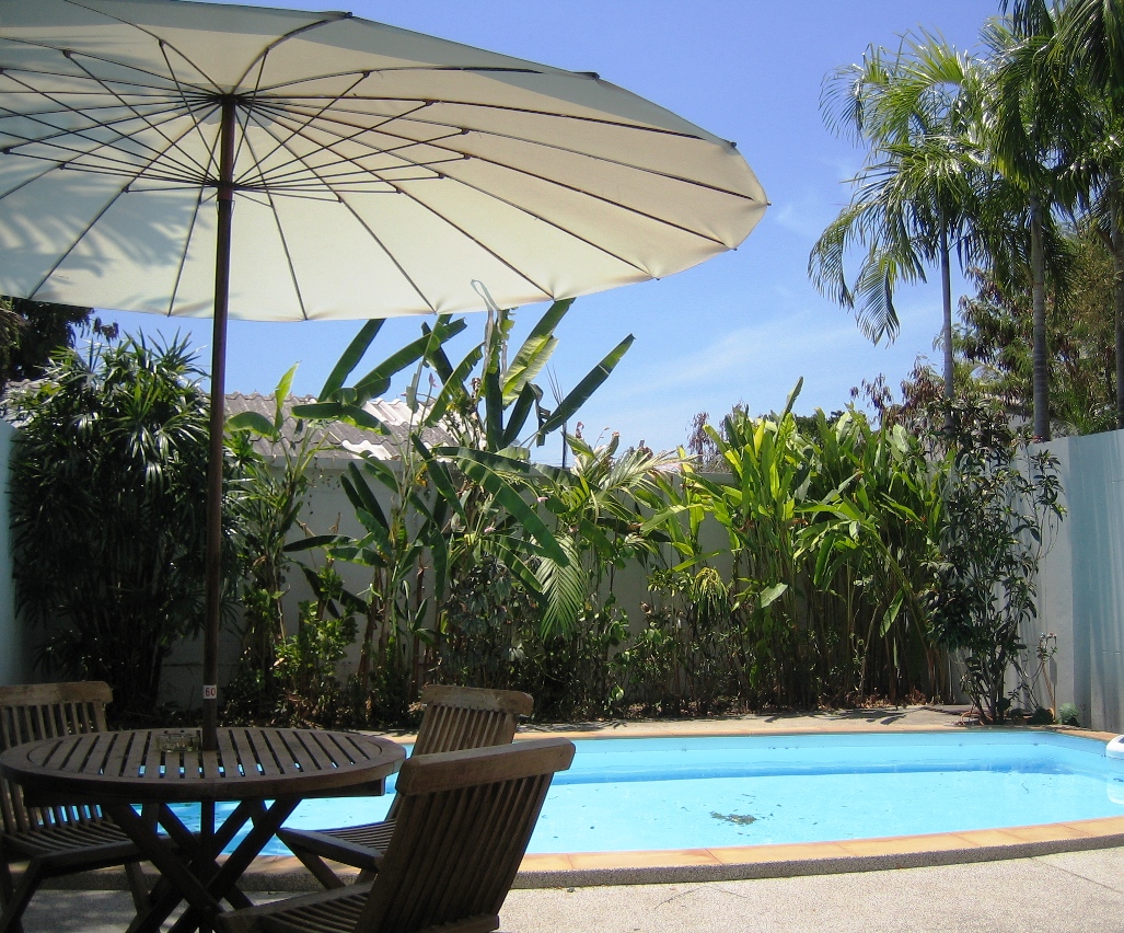 2 bedroom house with private pool in Chalong