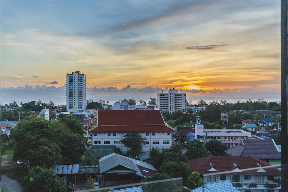 2 bedroom apartment walking distance to Karon beach