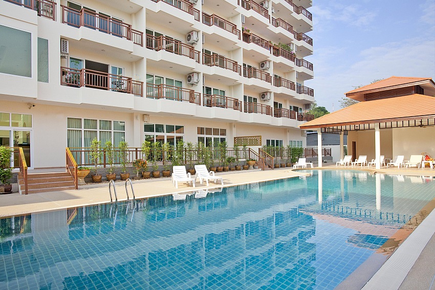 1 Bedroom modern Apartment With Seaviews Near Pattaya Beach