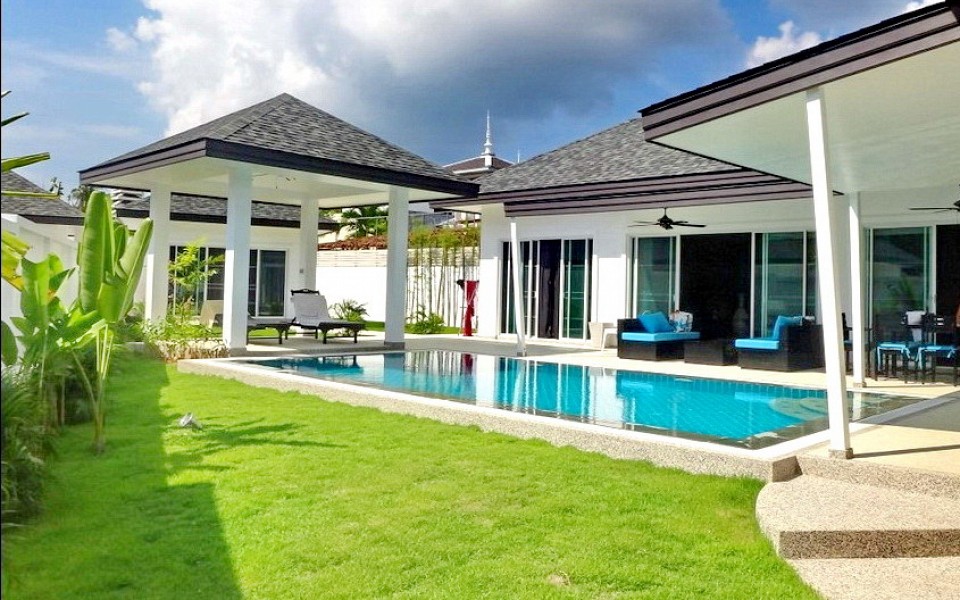 4 bedroom modern Rawai villa