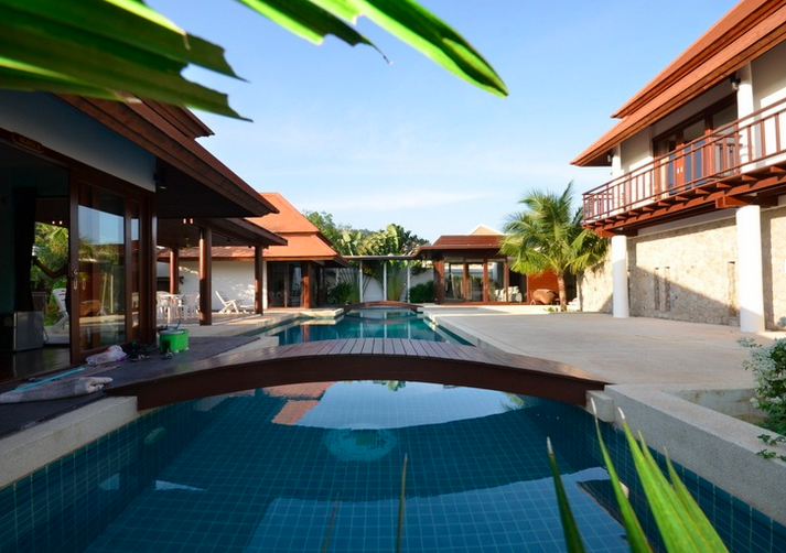 5 bedroom villa in the center of Nai harn