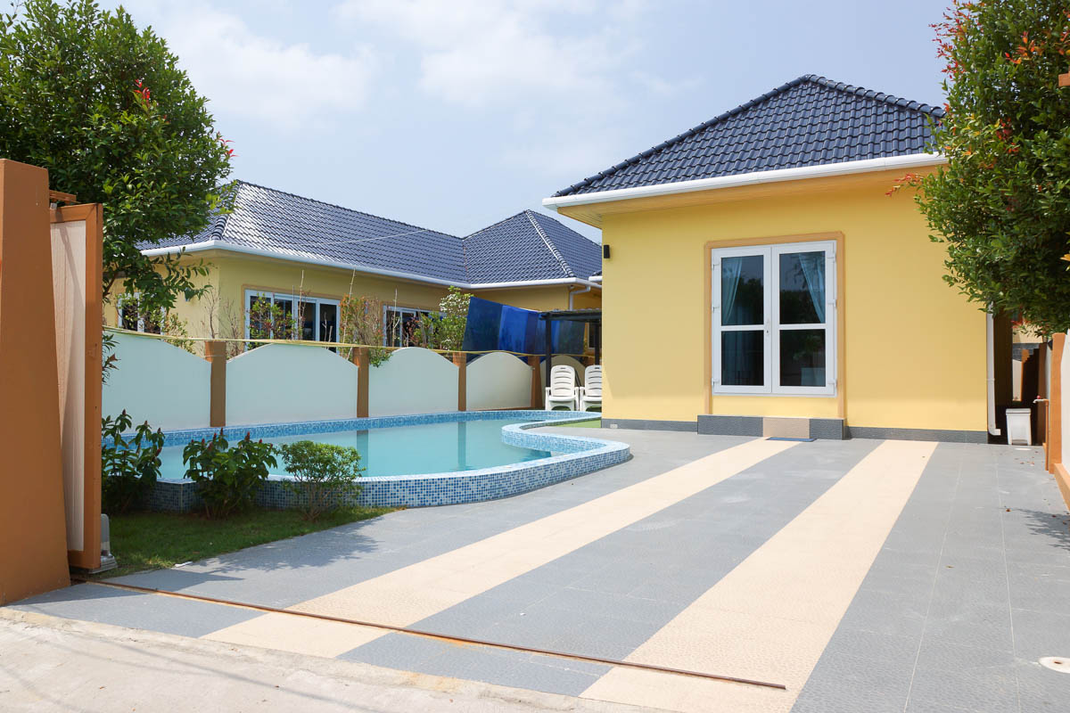 3 bedroom villa in Nai Harn inside gated area