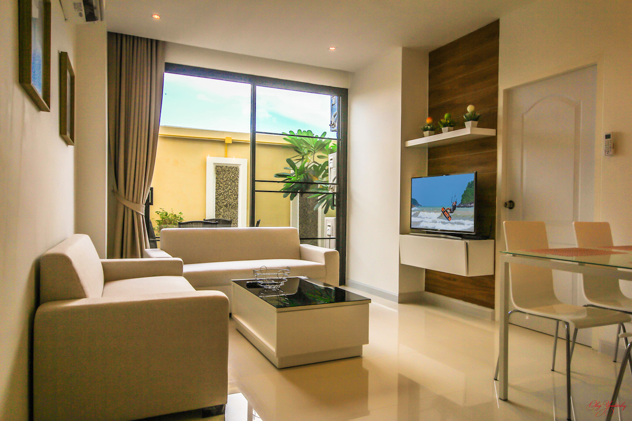 2 bedroom apartment in Nai Harn pool complex