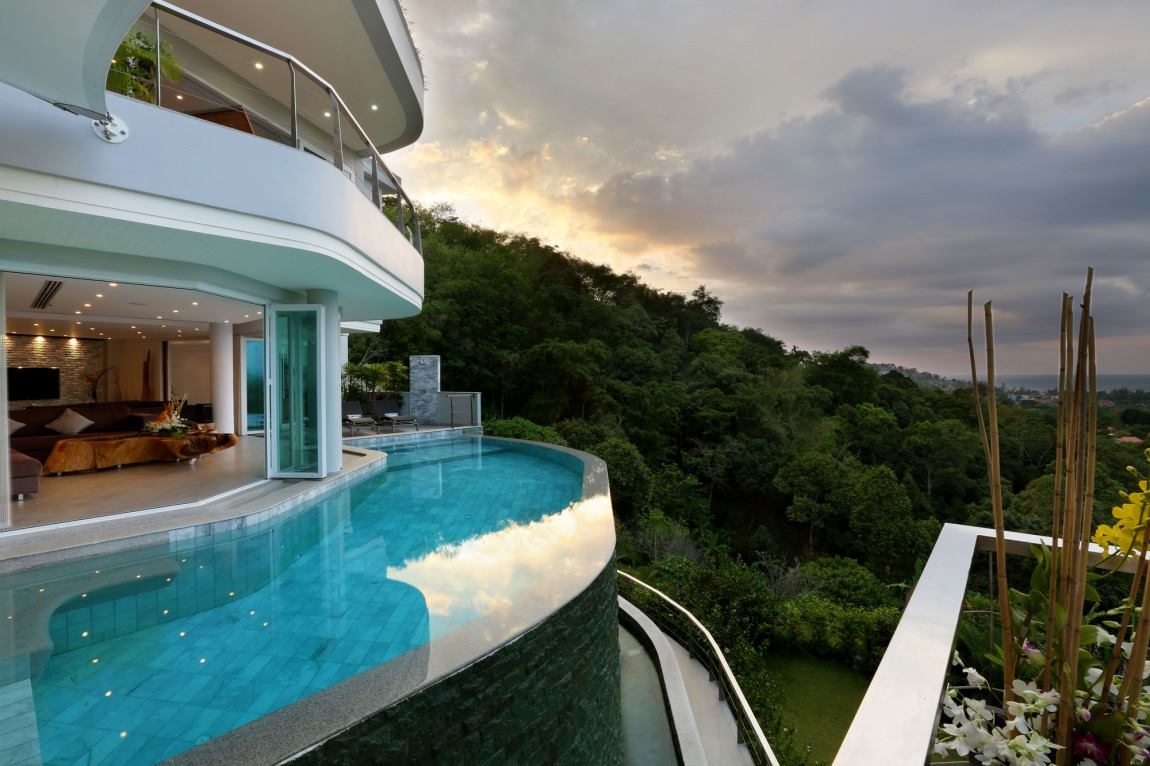 8 bedroom luxury sea view villa in Bangtao