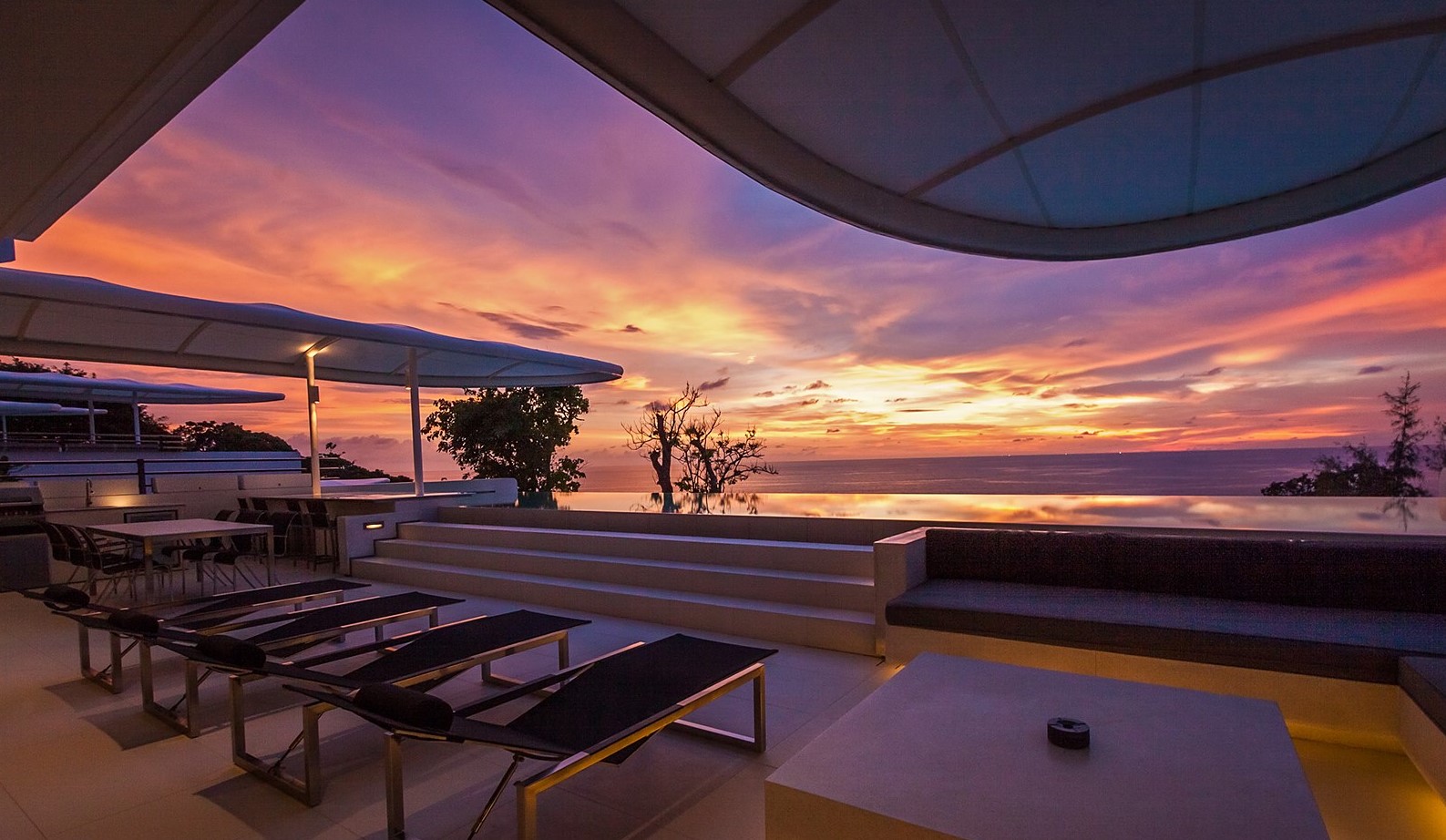4 bedroom beachfront villa in Kata