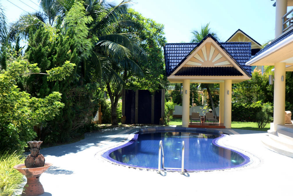 4 bedroom villa with big garden in Nai Harn