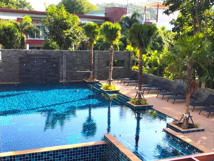 2 bedroom apartment walking distance to Nai Harn beach