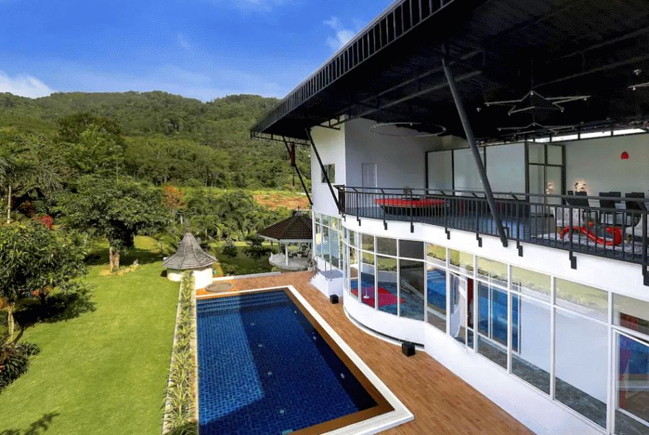 8 bedroom spacious villa in Chalong