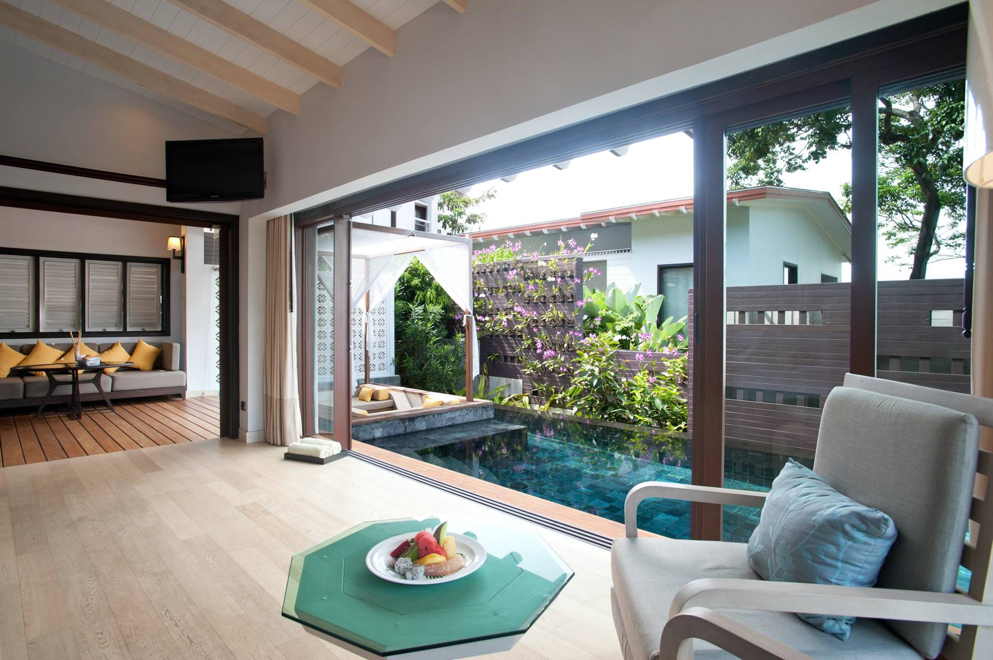 1 bedroom beachfront pool villa in Kata