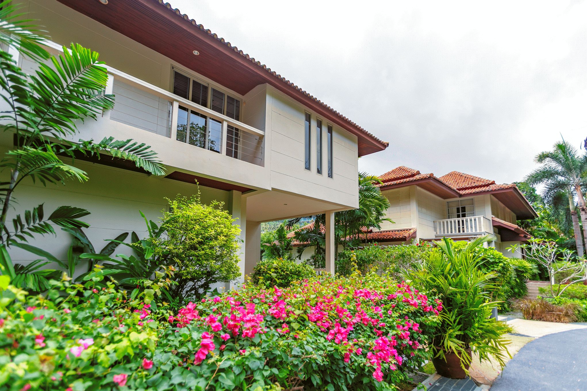 3 bedroom villa inside gated community 2 minutes walk to Kata beach