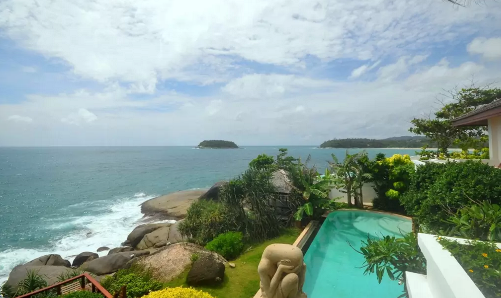 4 bedroom beachfront ocean view villa in Kata