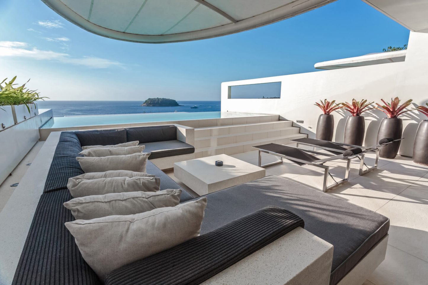 3 bedroom beachfront villa in Kata