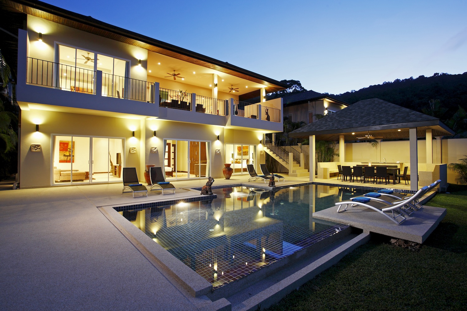 7 bedroom villa within walking distance to Nai Harn beach