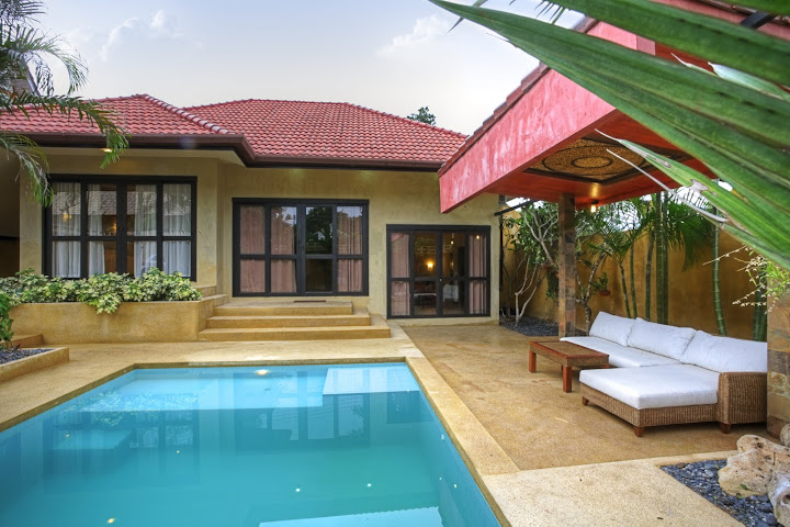 3 bedroom villa walking distance to Nai Harn beach