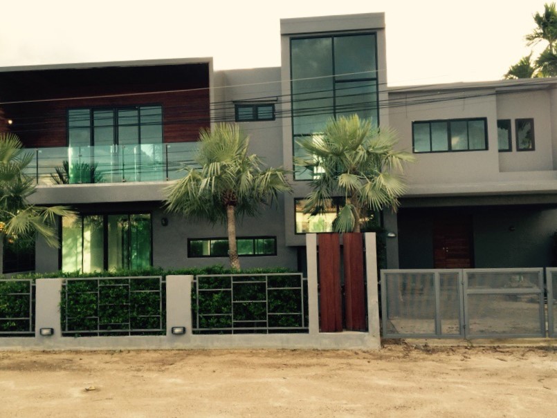 3 bedroom modern villa in Bangtao