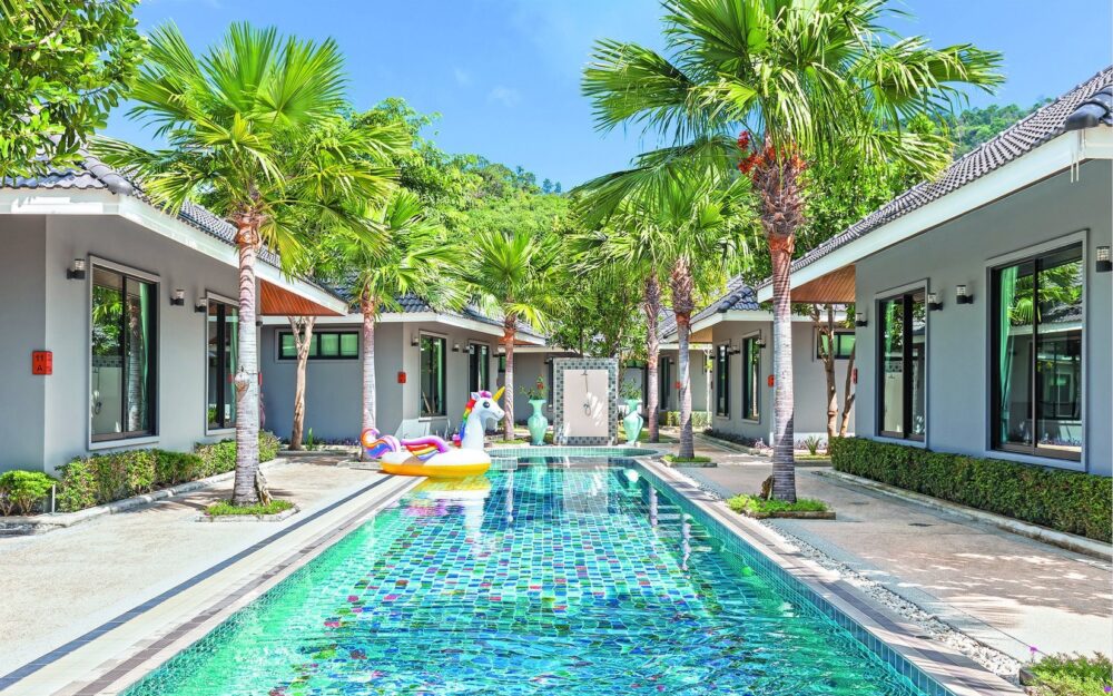 1 bedroom pool access newly build accommodation in Nai Harn