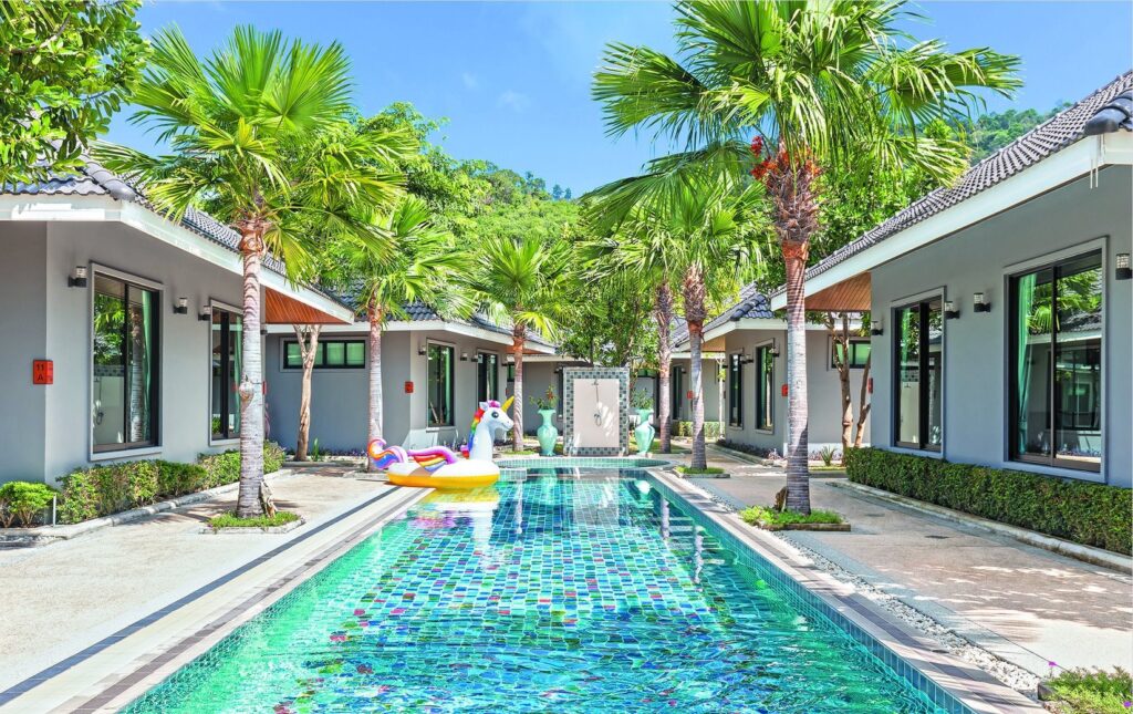 1 bedroom pool access newly build accommodation in Nai Harn
