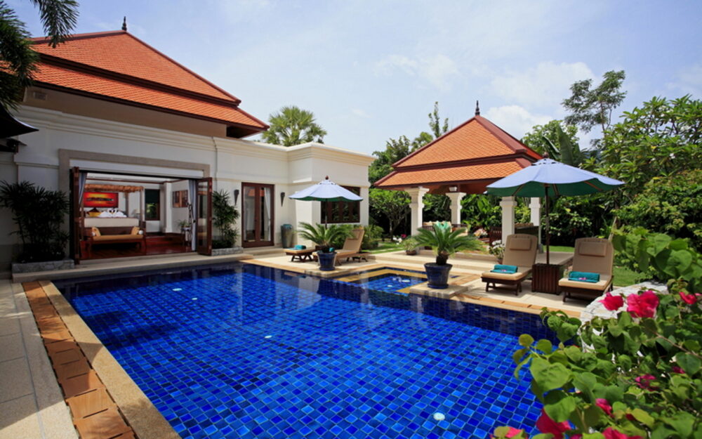 4 bedroom villa in Bangtao beach close to Boat Avenue center