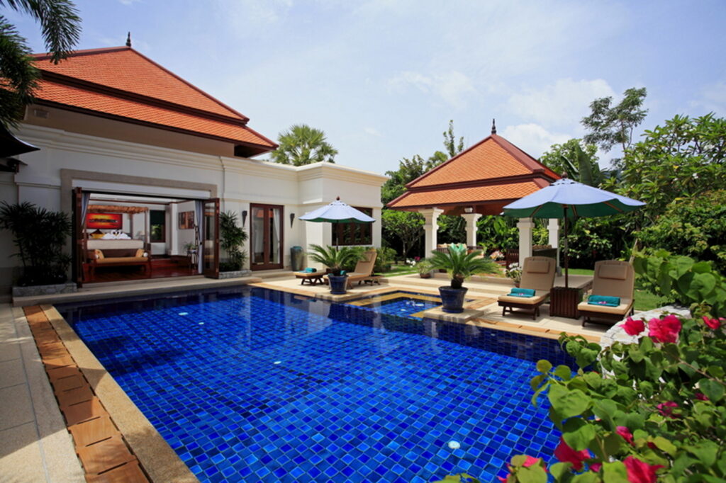 4 bedroom villa in Bangtao beach close to Boat Avenue center