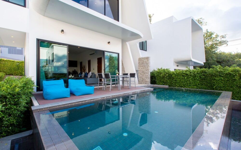 2 bedroom villa in Nai Harn secure estate