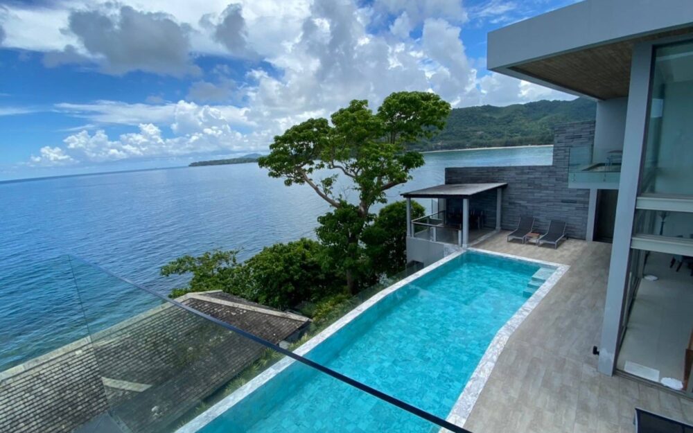 4 bedroom beachfront villa in Kamala Rocks